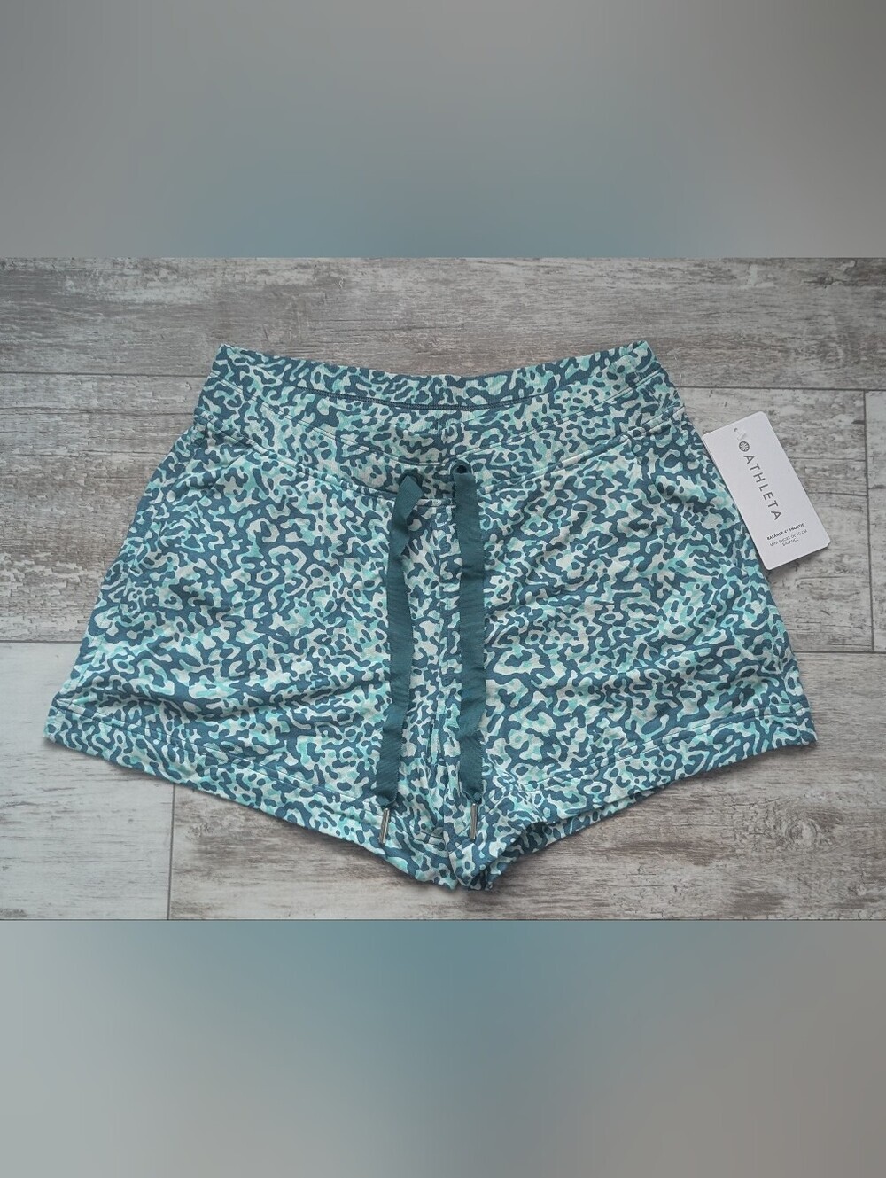 Athleta Teal and Aqua Printed Women’s Shorts Balance 4" Shortie 10 CM Balance